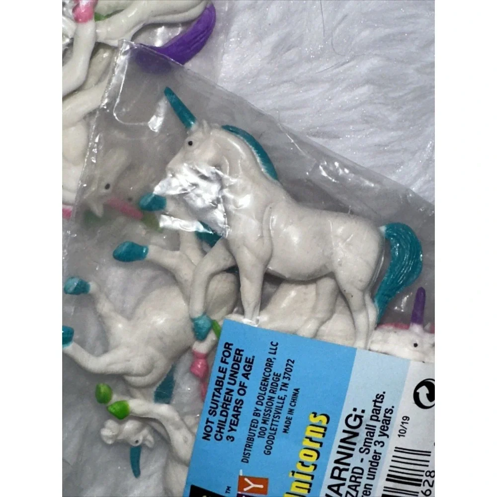 PLASTIC TOY UNICORNS FOR PARTYS, CAKE TOPPERS, GIFTS GAMES lot of 2 (16 unicorn)